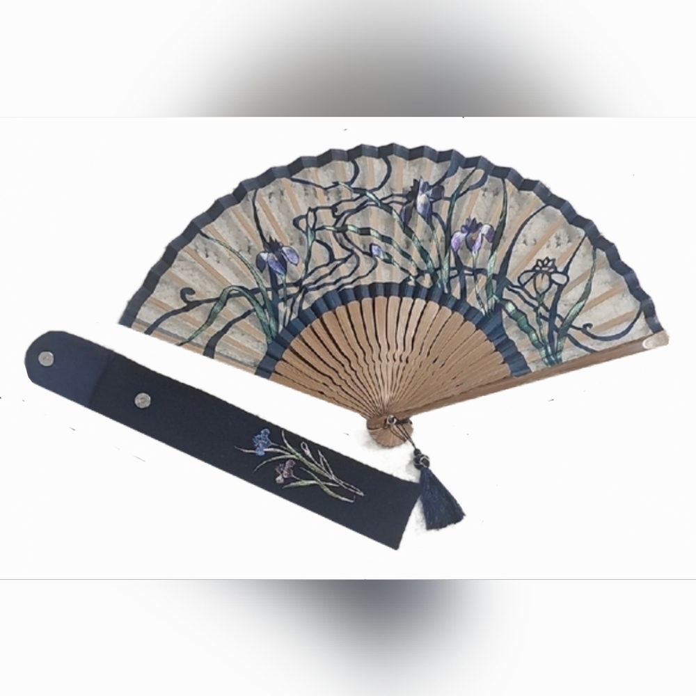 Hakuchikudo Yuka Blue Iris Floral Hand Fan